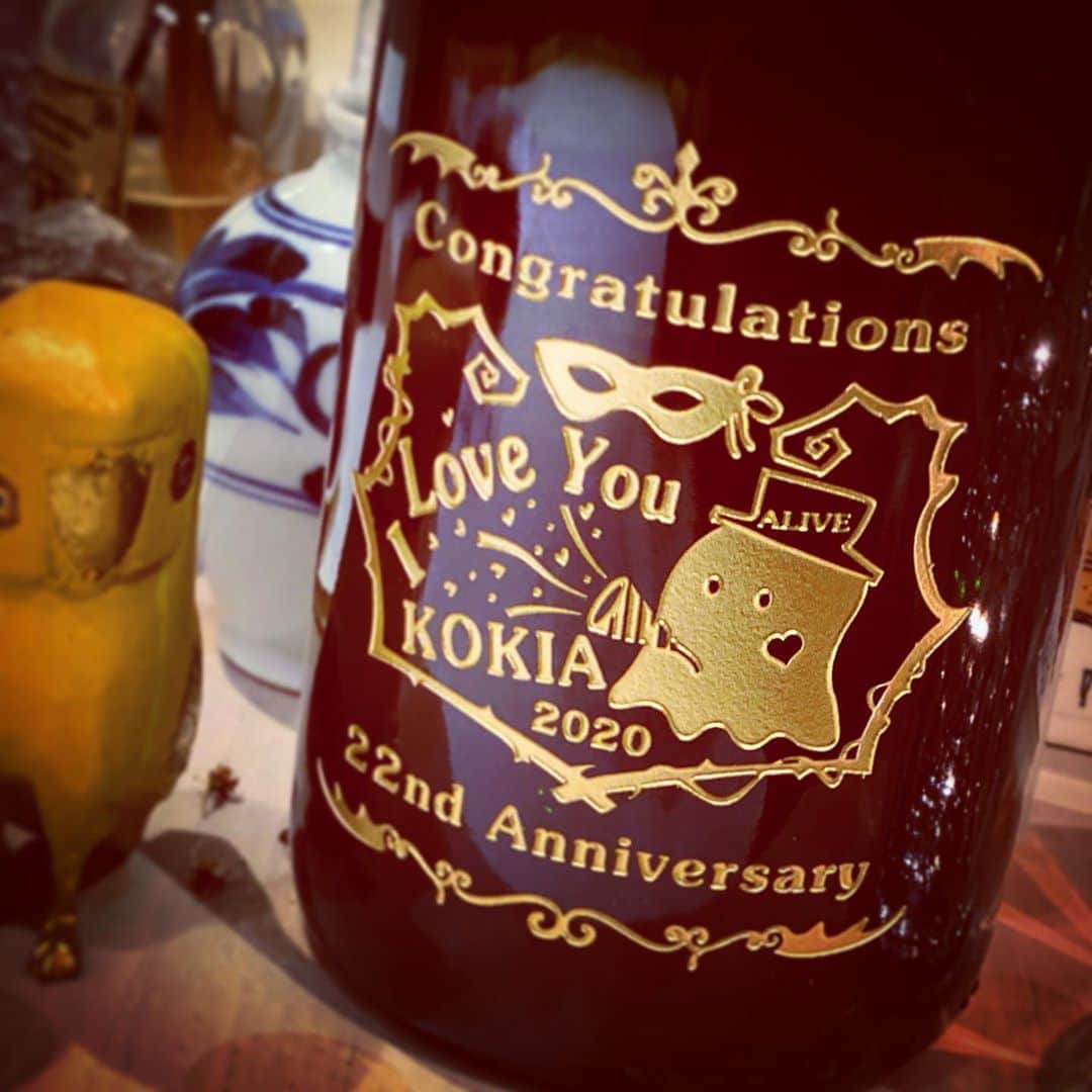 KOKIAのインスタグラム：「Unexpected 22nd anniversary. But I want to remember we all get through this challenging situation together! My next live stream will be on Saturday the 2nd of May. See you at 20:00JST @KOKIAofficial in YouTube. #tokyo #japan #japon #kokia #photography #歌手 #コキア #insta #art #beautiful #picoftheday #follow #女性 #ソングライター #photooftheday #woman #jmusic #ボーカリスト #singer #songwriter #jpop #vocalist #voice #声 #ライブ #live #綺麗 #日本 #livestream」