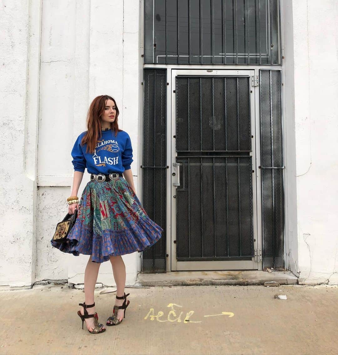 ジェーン・アルドリッジのインスタグラム：「Oldie but still a favorite outfit. I like any look with sweatshirts and high heels. Skirt and sweatshirt finds from @cheapthrillsvintage in Tulsa!」