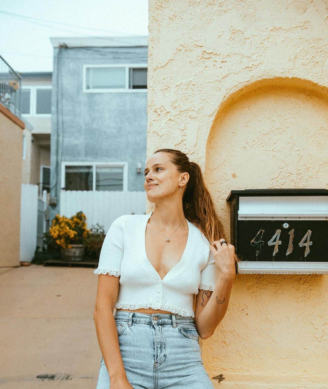 ケルシー・ロビンソンのインスタグラム：「While I’m not perfect, I definitely try to make a concerted effort to minimize my impact. I’m stoked @zalesjewelry is coming out with an environmentally friendly and sustainable lab created sapphire (& v affordable). Excited to give you a first look at the lab created sapphire that will not only be discounted during April 30- may 6, but also will include 30% sitewide #ad #lovezales #zalesdiamondsquad」
