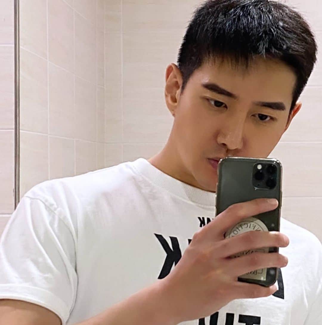 ビボム のインスタグラム：「화면 가득🔥」