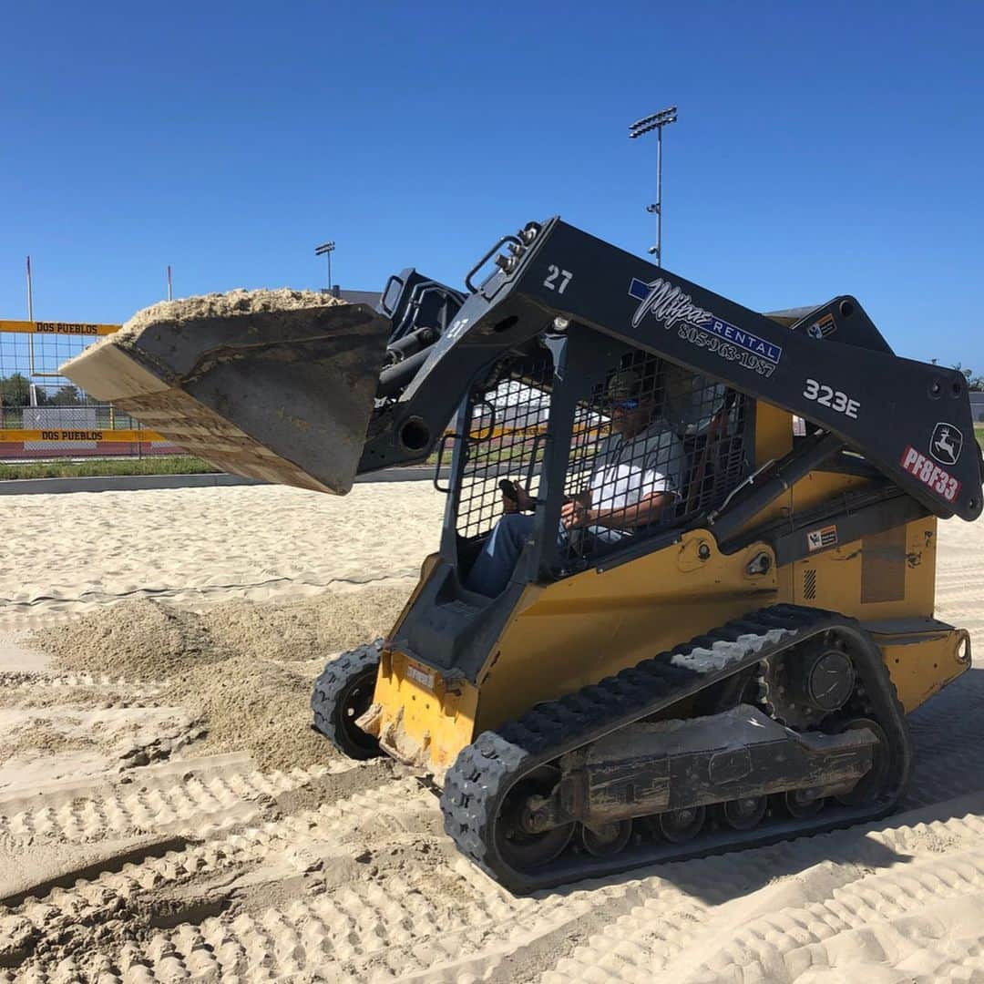 カーリー・ウォパットさんのインスタグラム写真 - (カーリー・ウォパットInstagram)「While waiting for the school board to approve our perimeter work plans, we recruited some friends & fam to put in some solid work at Twin Palms Beach Volleyball Courts!  We finished the fence slats, did some weeding and raking for maintenance, and @sandcourtexperts Mark Paaluhi brought in another truck load of sand and worked on grading.  It is coming along and bright days of volleyball are just around the corner. A big mahalo to Shawn & CD Sullivan, Chris & Grant Hughes, Joani Price, and Chris Jones. ❤️🏐🌴🌴 . #twinpalmsbeachcourts #dospuebloshighschool #professionalfenceslatter」4月30日 13時43分 - carlywopat