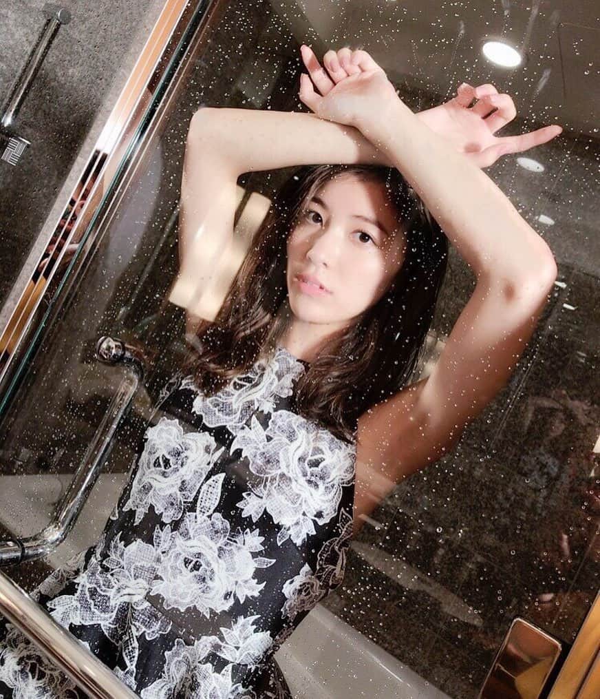 松井珠理奈さんのインスタグラム写真 - (松井珠理奈Instagram)「こんにちは❤️❤️❤️ #こんにちは #lunchtime  #昔の写真 #グラビア #オフショット」4月30日 13時45分 - jurinamatsui3