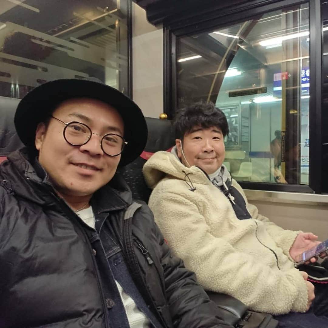 安尾信乃助さんのインスタグラム写真 - (安尾信乃助Instagram)「お昼3時から高井君とインスタライブやるよ。 (shinnosukeyasuo) (takai_toshihiko)  #インスタライブ#吉本自宅劇場#吉本新喜劇#よしもと新喜劇#ステイホーム#安尾信乃助#高井俊彦」4月30日 13時49分 - shinnosukeyasuo