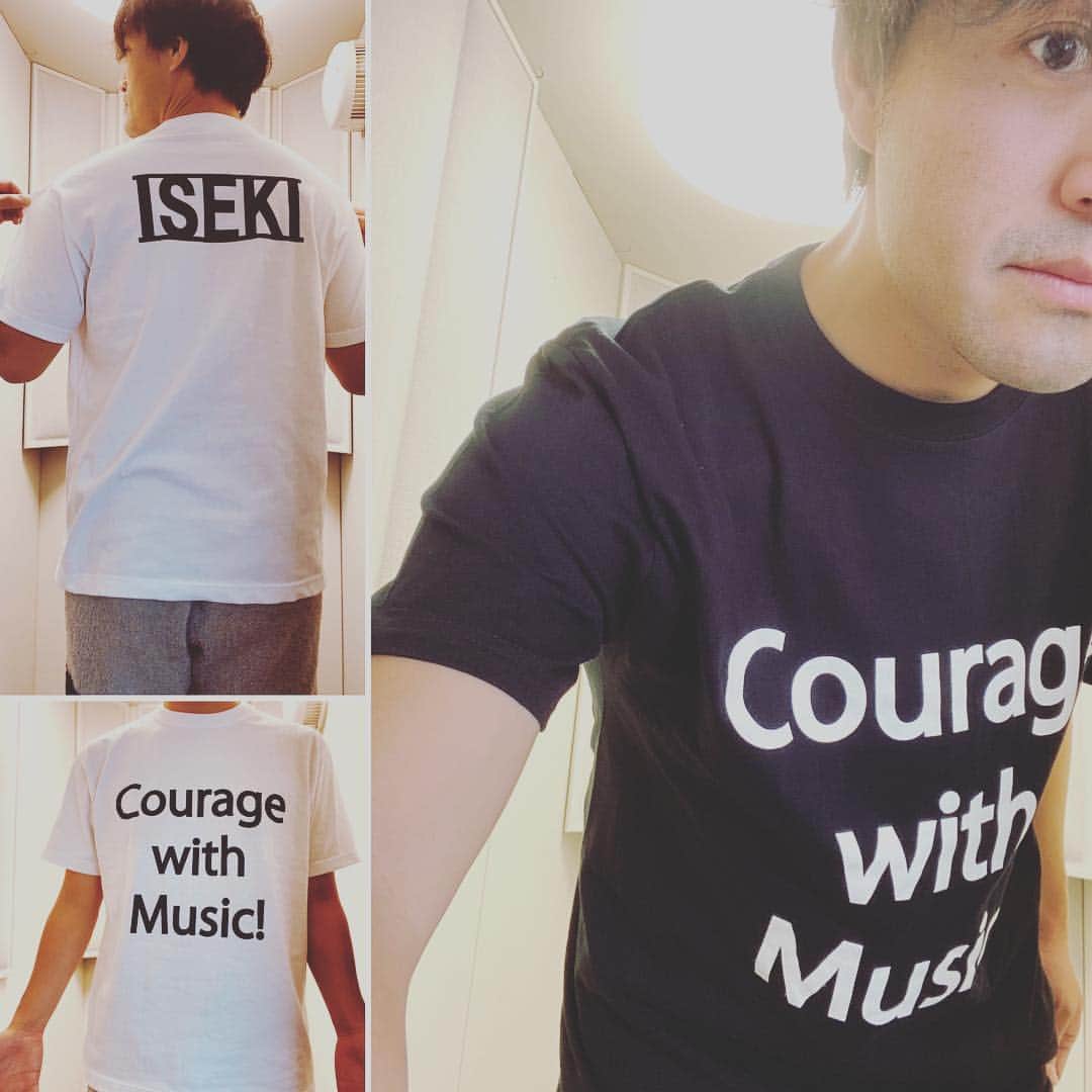 ISEKIのインスタグラム：「INTER FMさんのTシャツ企画 サンプルを頂きました✌️✨ めっちゃISEKI😼笑 チェックよろしくです👍✨ #casaricotogoodsproject  #CouragewithMusic!  #casaricotoradio  販売サイトURL https://casaricoto.jp/products/list.php?maker_id=1188」