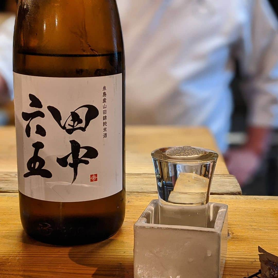 天本正通 さんのインスタグラム写真 - (天本正通 Instagram)「福岡で最も人気である日本酒のひとつ。 なのに、福岡では2軒の酒屋さんでしか買えない（笑） 東京なら、いまでやさん、はせがわ酒店で買えます😇 甘さと香りを抑えた食中酒にピッタリの日本酒です。 @tanaka65_shiraito1855  #日本酒飲もう #家飲み #福岡糸島 #田中六五 #いまでや酒店  #はせがわ酒店 #オンライン」4月30日 14時05分 - masamichiamamoto