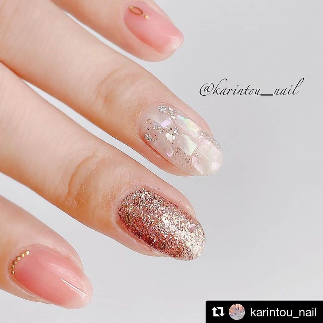 【PLANET NAIL（プラネット ネイル）】公式さんのインスタグラム写真 - (【PLANET NAIL（プラネット ネイル）】公式Instagram)「@karintou_nail さん PLANET NAIL Basic Line 2020年春の新色 PLB27 銀河の遊歩道 を使用したネイルアレンジのご紹介ありがとうございます💅 ・ #Repost @karintou_nail with @get_repost ・・・ 2020.4.23＊ポリッシュネイル＊﻿ ﻿ ゴットさん( @ngot_selfnail )さんの #妄想世界旅行ネイル がとっても楽しそうなので便乗✈️﻿ 私も旅行行くー！﻿ ﻿ …実は3回くらい没って、ようよう出来ました笑﻿ 行き先はニース！フランスの海🇫🇷﻿ 死ぬまでに一回は行ってみたい憧れの地✨﻿ ﻿ ネイルで海外に行くって発想、ほんとにすごい！﻿ ﻿ ネイルに関して言うと親指、ラメとネイルファンデーションの相性が良すぎました👍﻿ 特にラメは一度塗りでこのギラつき。半端ないぜ😇﻿ ﻿ ﻿ ＊使用カラー＊﻿ @planet.jp﻿ #銀河の遊歩道﻿ @parado_nailbu﻿ #パラドゥネイルファンデーションPK01﻿ ＊トップコート＊﻿ コージー #クイッククリスタルコート﻿ セシェ・ヴィート/トップコート﻿ ﻿ #セルフネイル #ネイル #nail #nails #selfnail  #nailstagram #polishnail #ポリッシュネイル #マニキュアネイル #セルフネイル派 #美甲 #彩繪指甲 #ネイルサークル #私のtrillpic #上品ネイル #きれいめネイル #大人上品ネイル #春ネイル #夏ネイル #トレンドネイル #ラメネイル #パラドゥネイル部 #プラネットネイル」4月30日 14時16分 - planet.jp