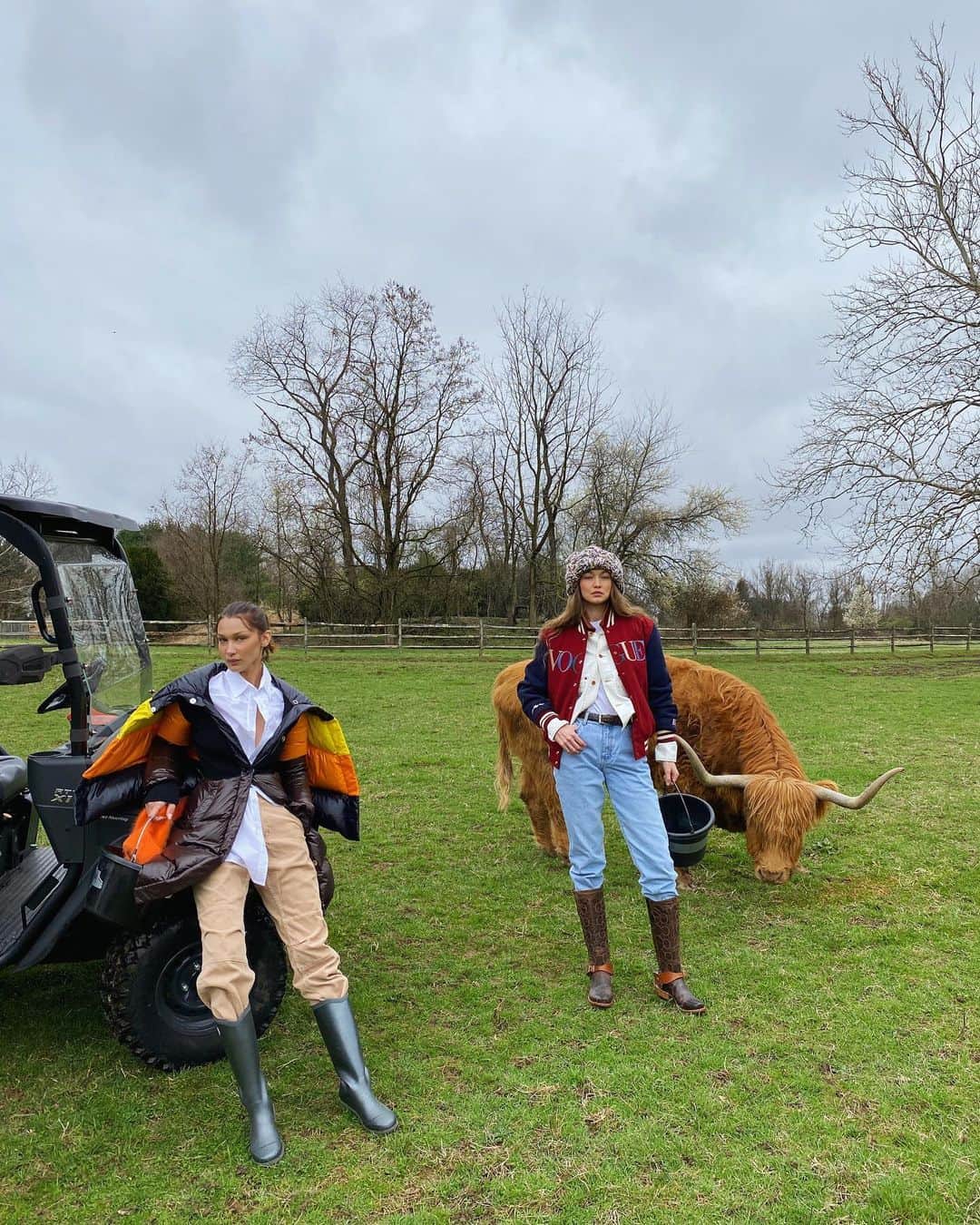 のインスタグラム：「Postcard from Home for @voguemagazine ❤️ (++ getting the shot 😄) March 2020 @bellahadid」