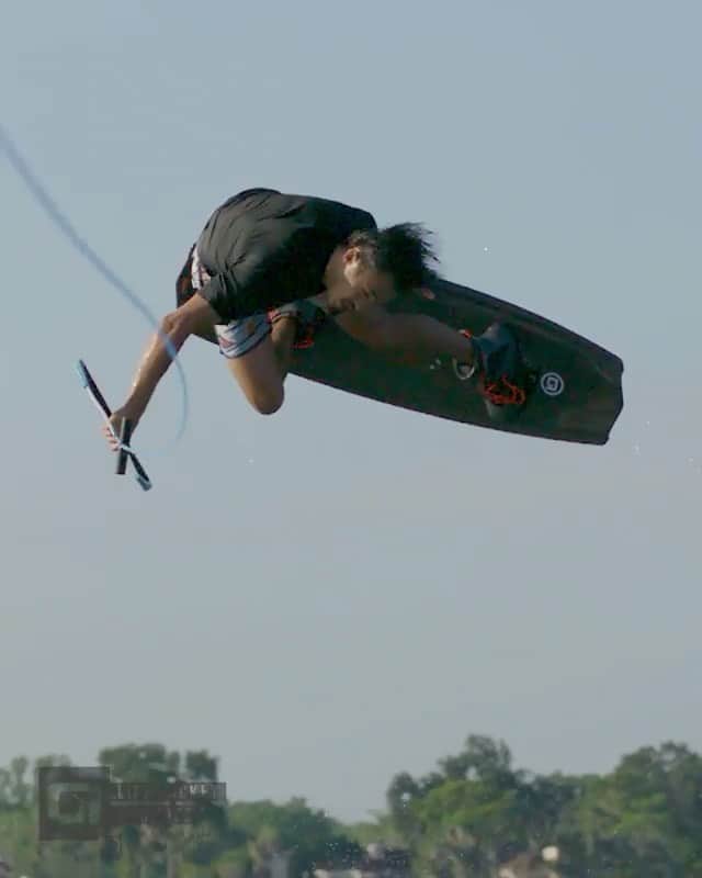 手塚翔太のインスタグラム：「Going to LIVE with @obrienwatersports tomorrow at 11am EST 📺✔️ Hope to see everyone on the live also give me some comments or questions so I can chat with you guys!:) 日本時間の木曜日夜12時からインスタライブをします！ お時間がある方は是非見に来て下さい☺︎ コメントや質問がある方もライブ中に 受け付けます📺✌🏻」