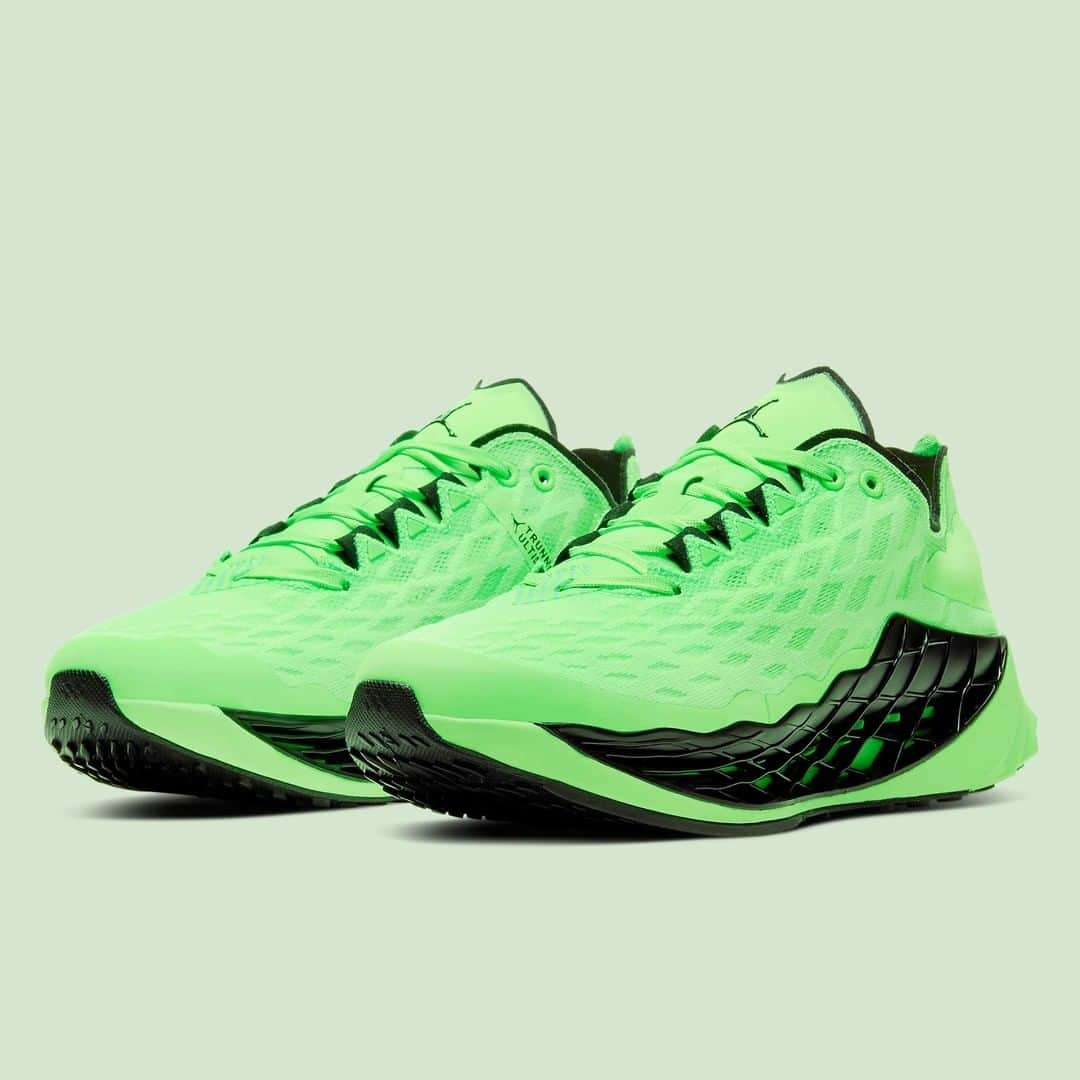 Sneaker News x Jordans Dailyさんのインスタグラム写真 - (Sneaker News x Jordans DailyInstagram)「Jordan Brand continues to experiment with the Zoom Trunner Ulitmate, debuting the silhouette with a hi-vis Volt green colorway. Are you into it? Link in bio for more info #jordansdaily」4月30日 6時30分 - jordansdaily