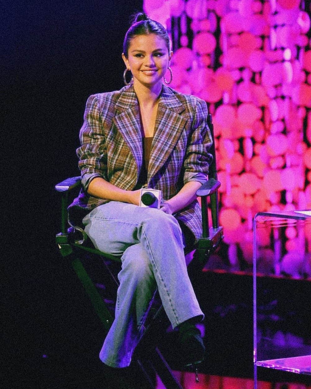 Always With Selenaのインスタグラム：「I can’t .... her smile is EVERYTHING」