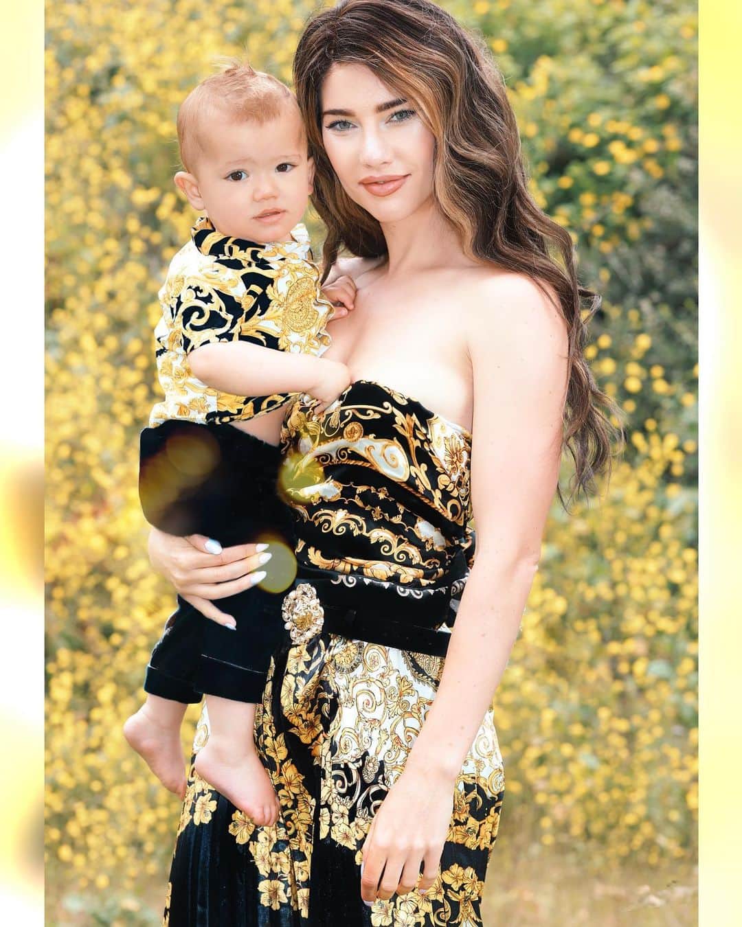 ジャクリーン・マッキネス・ウッドのインスタグラム：「2 seconds later he was pulling down my top yelling “BOOOOBBBIEES”...jussttt greeeeaaatt 🤦🏻‍♀️」
