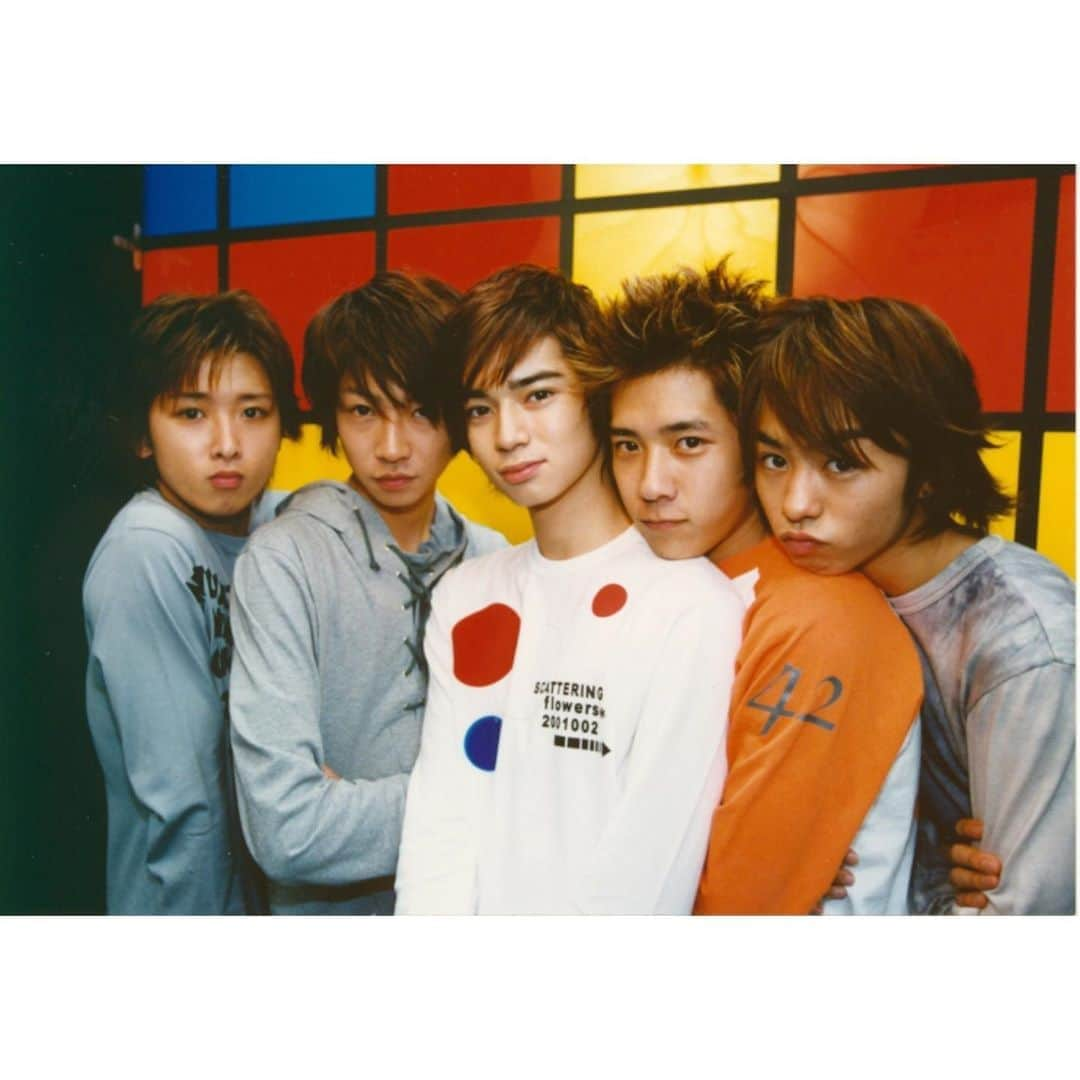 嵐（ARASHI）さんのインスタグラム写真 - (嵐（ARASHI）Instagram)「「ARASHI SPRING CONCERT 2001 〜嵐が春の嵐を呼ぶコンサート〜」を#スローバックサーズデー ! #Throwback to our Spring Concert in April 2001!  #嵐 #ARASHI」4月30日 8時49分 - arashi_5_official