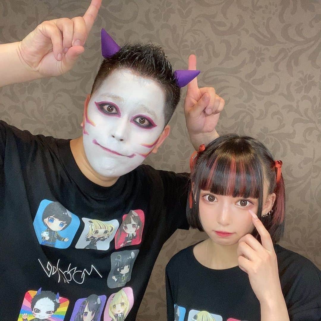 たっしーのインスタグラム：「たしもも👩‍🎤🧑‍🎤 ＊ #モノクローン #虹色担当 #たっしー #アイドル #たしもも」