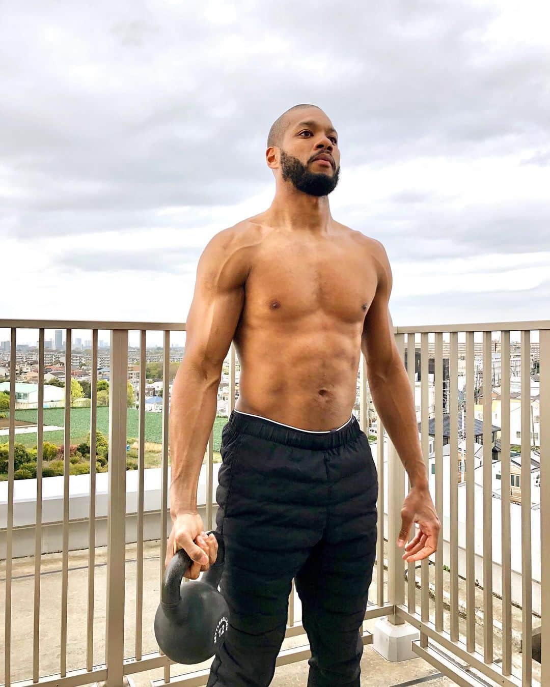 のインスタグラム：「This self training is getting a bit out of control 😅」