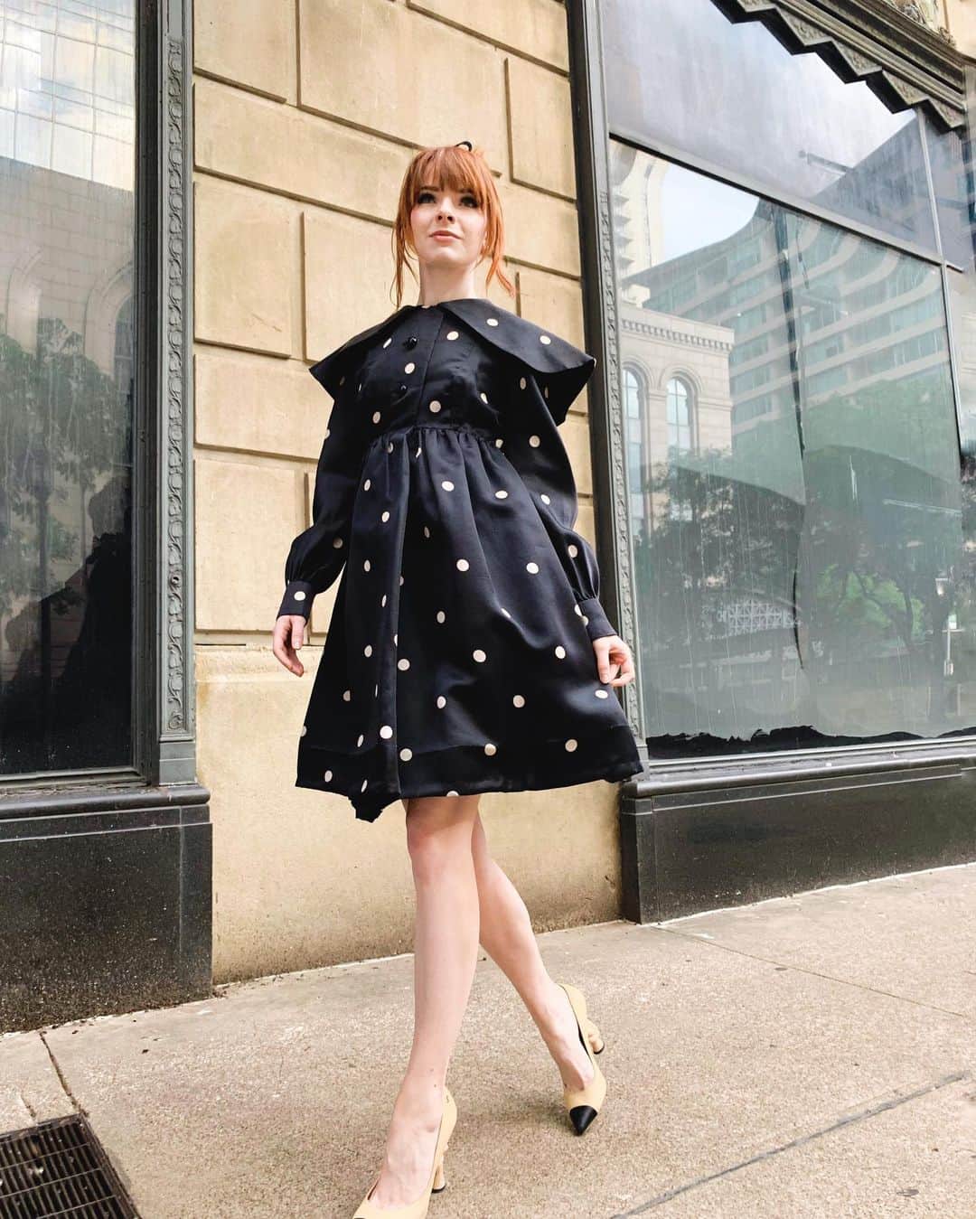 ジェーン・アルドリッジのインスタグラム：「Exactly a year ago in Geoffrey Beene from @desertvintage 🖤」