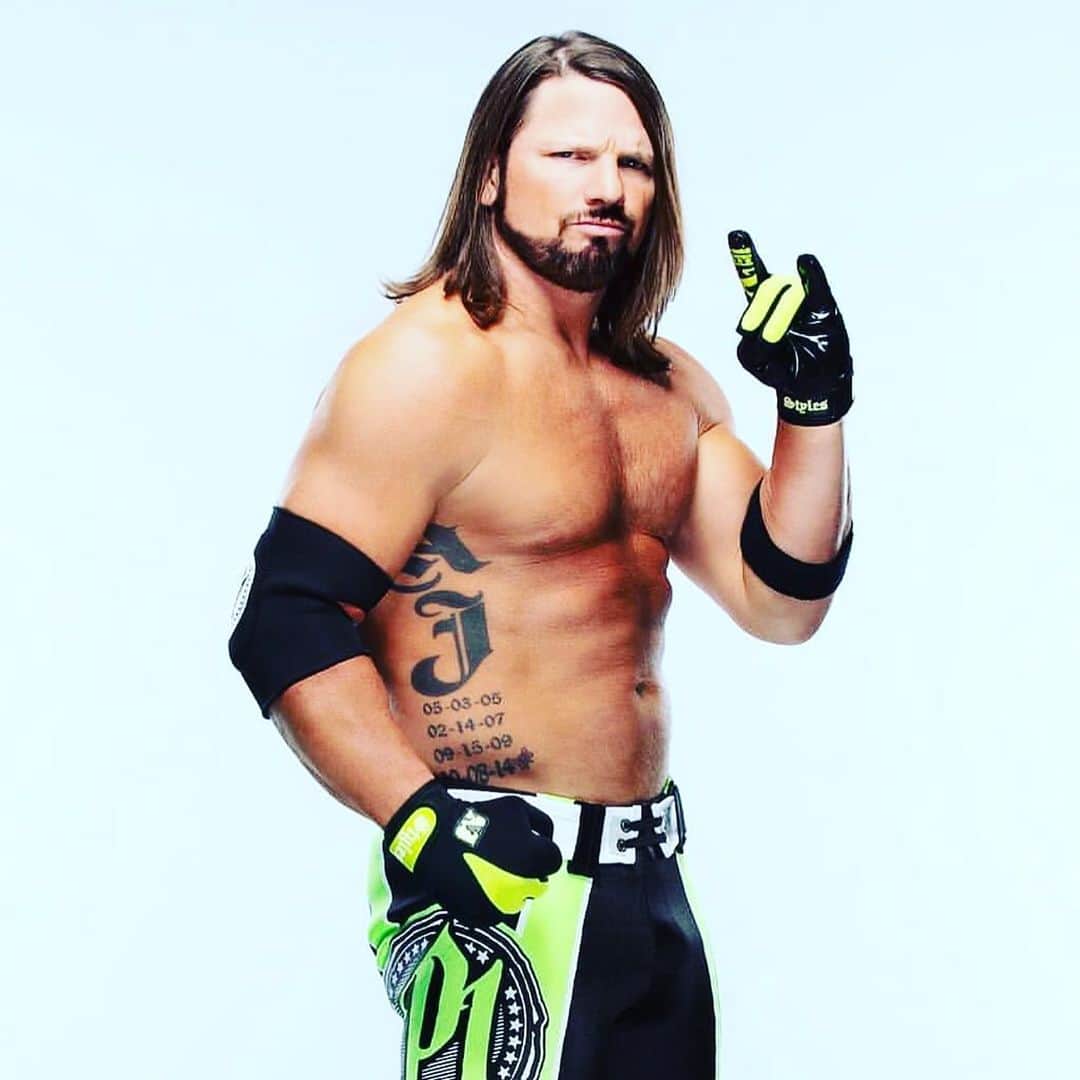 アレン・ジョーンズのインスタグラム：「Well, do I go back to xpac green? Let me know on mixer.com/STYLESCLASH at 9:30pm est」