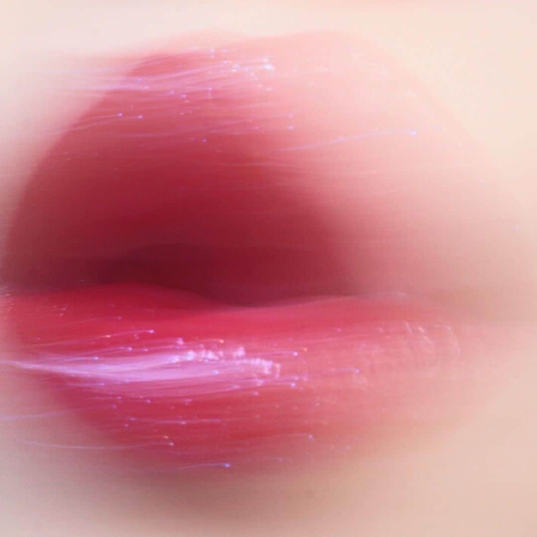 Sayaka Obaraのインスタグラム：「❤️✨ @patmcgrathreal Lip pencil in Major Red & Lust gloss in Astral Flash Dance💋 #patmcgrath #patmcgrathlabs」
