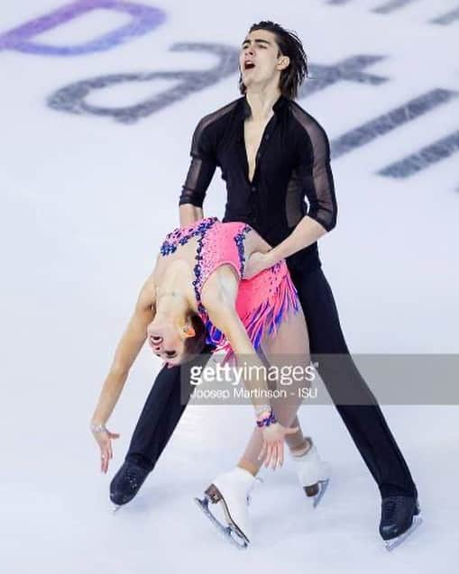 Elliana Shayna Pogrebinskyさんのインスタグラム写真 - (Elliana Shayna PogrebinskyInstagram)「This week in my Sport and Exercise Psychology class we talked about burnout in athletes. Towards the end of my skating career I started to struggle with the stress of the sport. I felt truly tired ALL the time. My family could not understand when I said I did not want to move all day, I was mentally and physically drained and exhausted. I started experiencing such bad stress that before stepping on the ice during my competitions I would feel the uncontrollable urge to break down in tears. My body and mind could not handle the sport any longer but I tried to keep pushing on. Many of the physical concerns that show an athlete is burnt out are injuries, overtraining, feeling tired all the time, a lack of physical development, erratic performances, losing, and being beat by individuals the athletes used to beat. Burnout can then lead to staleness which is defined as a 5% or greater reduction in performance for 2 weeks or longer. 80% of stale athletes are clinically depressed (Weinberg et al., 2015). Relating to my previous post, REST IS KEY. There will be NO IMPROVEMENT without taking the time to gather oneself either physically or mentally and be able to really relax. Athletes are always on the go and can often forget about taking a step back in order to take an even bigger step forward in the long run. If you’re reading this, take a break, do something just for you and let yourself enjoy the moment 🖤 #kinesiology #sportpsychology #burnout #stale #athletes #teamusa」4月30日 10時37分 - elliana_pogrebinsky