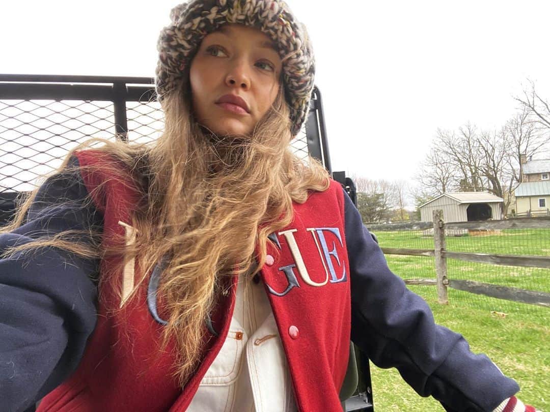 のインスタグラム：「Back to March, sendin off our @voguemagazine Postcard from Home 💌」