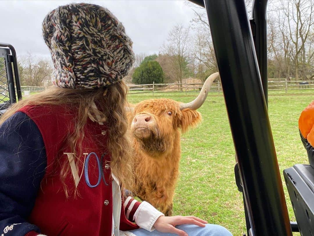 ジジ・ハディッドさんのインスタグラム写真 - (ジジ・ハディッドInstagram)「Back to March, sendin off our @voguemagazine Postcard from Home 💌」4月30日 10時57分 - gigihadid