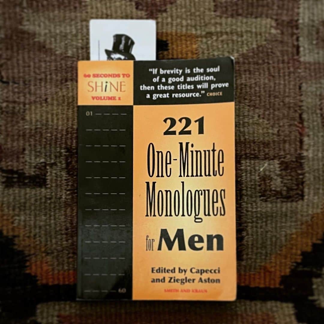 鈴木一真さんのインスタグラム写真 - (鈴木一真Instagram)「#7日間ブックカバーチャレンジ Day: 4 221 One Minute Monologues  for Men  4日目は一人芝居の超短編集です。年齢、キャラクター、ジャンルなどがかなり細かく分類されているので、台本が用意されていないオーディションやワークショップで無敵の一冊📚 And also I’d like to nominate @bedwinner for the fourth day⚡︎ モデルの後輩で柔術の大先輩、そして　@bedwin_official のディレクター 渡辺真史くんにバトンを繋げます⚡️ ‪#BookCoverChallenge‬ #OneMinuteMonologue #Audition #Workshop  #SamuelFrenchBookShop #BedwinAndTheHeartbreakers #MasafumiWatanabe #渡辺真史」4月30日 11時23分 - _kazumasuzuki_