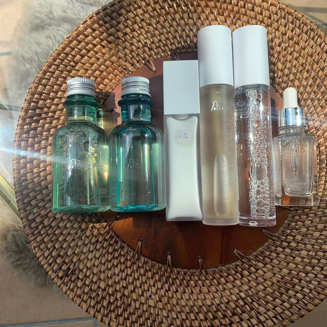 高田茉実さんのインスタグラム写真 - (高田茉実Instagram)「新しくスキンケアを ラインで揃えてみました❤︎ 香りが癒されます☁️ スプレータイプの化粧水は 持ち運び用。  @icorbeauty  #icor #icorbeauty」4月30日 11時24分 - __mamico