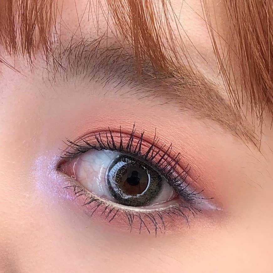 M∙A∙C Cosmetics Japanのインスタグラム：「M･A･Cアーティストが提案する 春のトレンドアイメイクをご紹介🌸  ㅤ 柔らかい色をふんわりのせた透明感のあるピンクメイク💕ホワイトのアイラインで抜け感のある目元に💭  ㅤ ✔️使用製品 ・スモールアイシャドウ [ガーリー] ・スモールアイシャドウ [スシ フラワー] ・スモールアイシャドウ [# ハンブルブラグ] ・ダズルシャドウ リキッド [ダイヤモンド クランブルズ] ・アイ コール [ファッシネイティング]  ㅤ ㅤ MAKE UP & MODEL BY HARUKA SEKI Regram from @mac_seibu.ikebukuro」