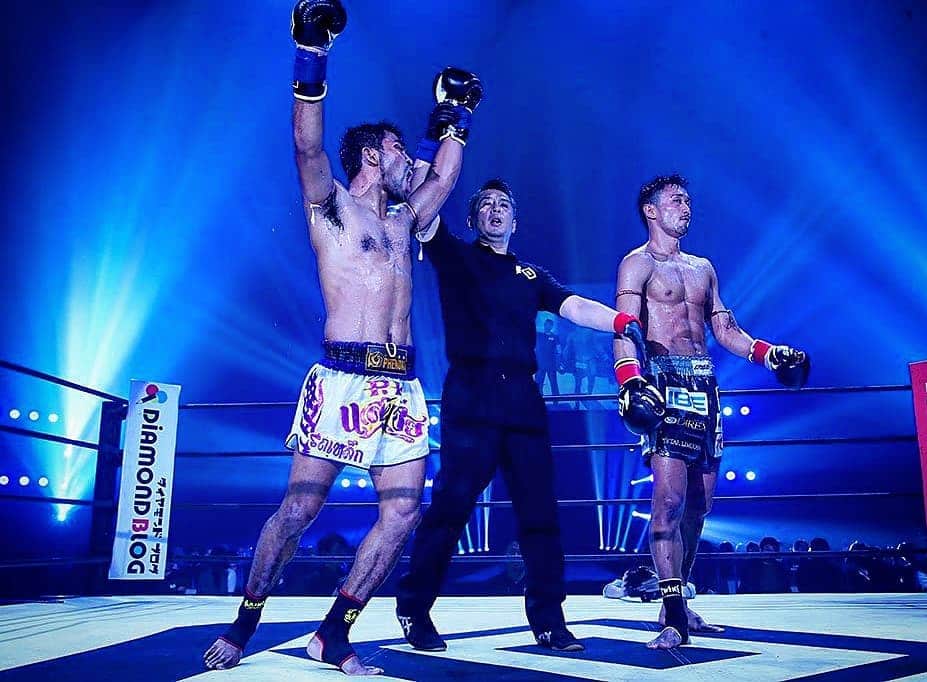梅野源治のインスタグラム：「@onechampionship  vs Rotlek #onechampionship」