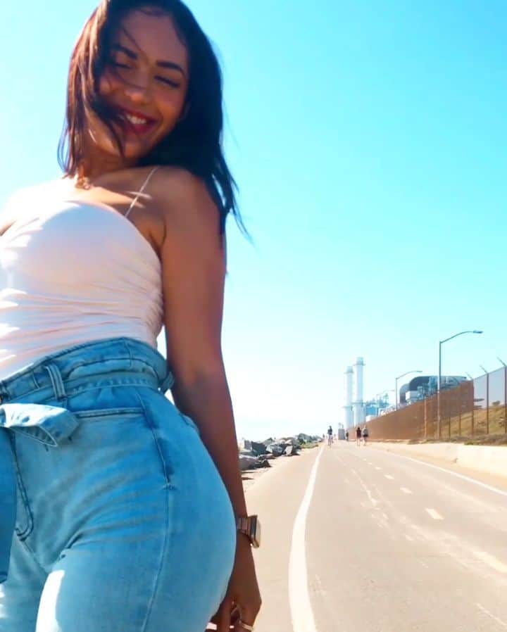 ユリサのインスタグラム：「(自由に外に出れた頃の動画です🐳 This video was taken last summer🌊) ポジティ部への入部希望たくさんありがとう💗 活動内容は… ありのままの自分を愛し、自信を持つことです😁 #ポジティブ #ぽっちゃり #ポチャティ部 #まだまだ部員募集中🙋‍♀️ 事態が収束したら、いつか集まって部活動したいね💋」