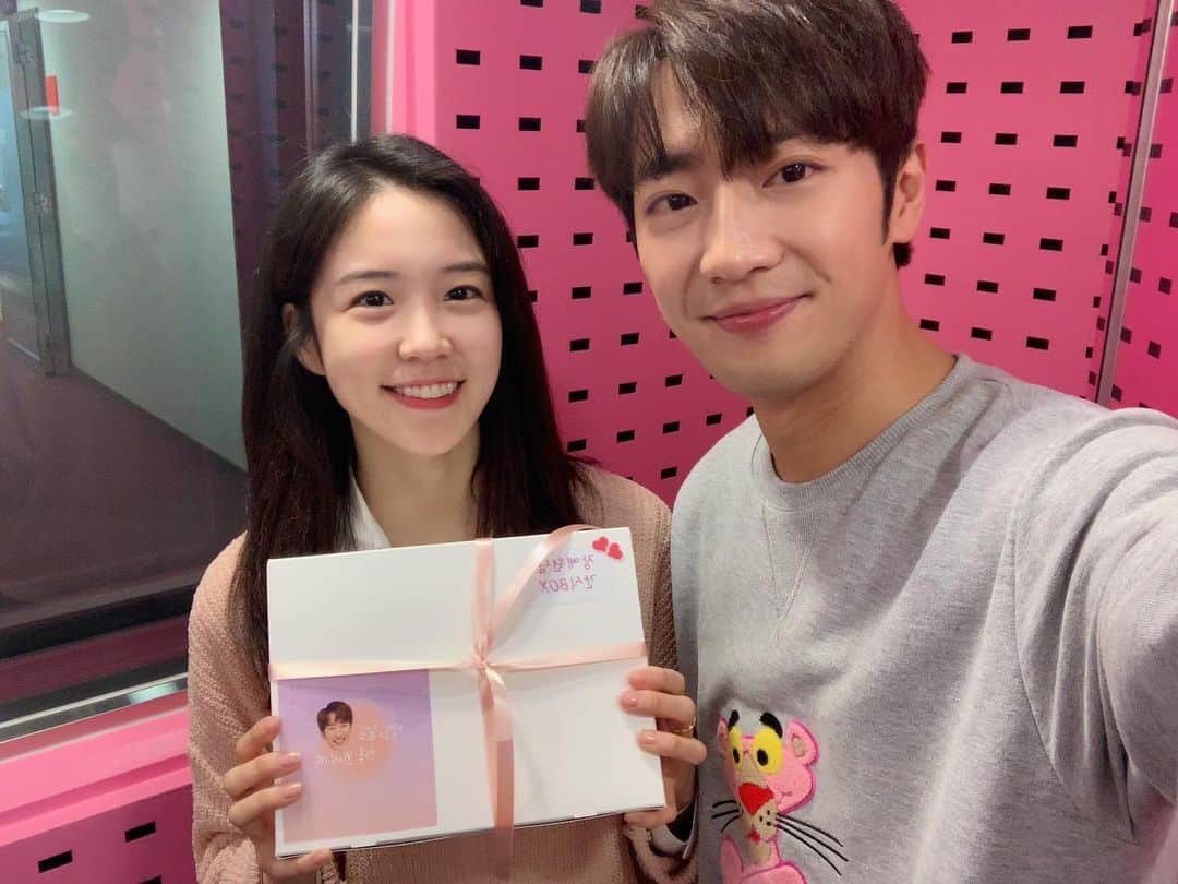 イ・サンヨプのインスタグラム：「#장예원의씨네타운 잘 놀다 갑니다아」