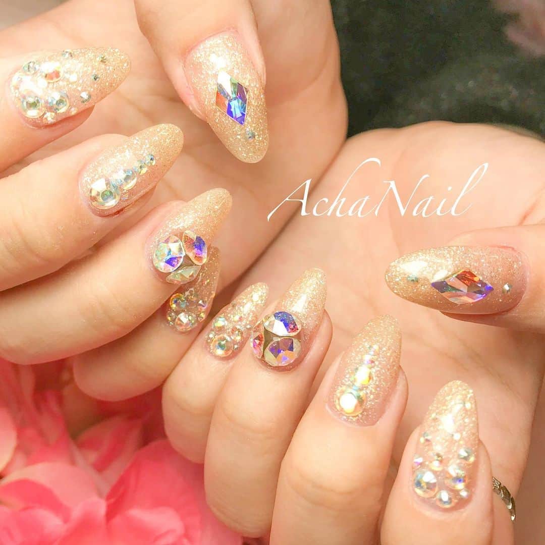 Achanailさんのインスタグラム写真 Achanailinstagram オーロラスワロフスキーたっぷりのせの ビジューネイル ひたすらキラキラ Ameblo Jp Acha Nail Entry Html ネイル ジェルネイル フィルイン フィルイン導入