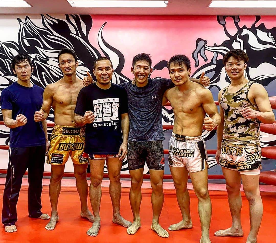 梅野源治のインスタグラム：「@shunsuke_miyabi のPHOENIXラストトレーニング🤜 総合格闘技への転向、がんばれ！！」