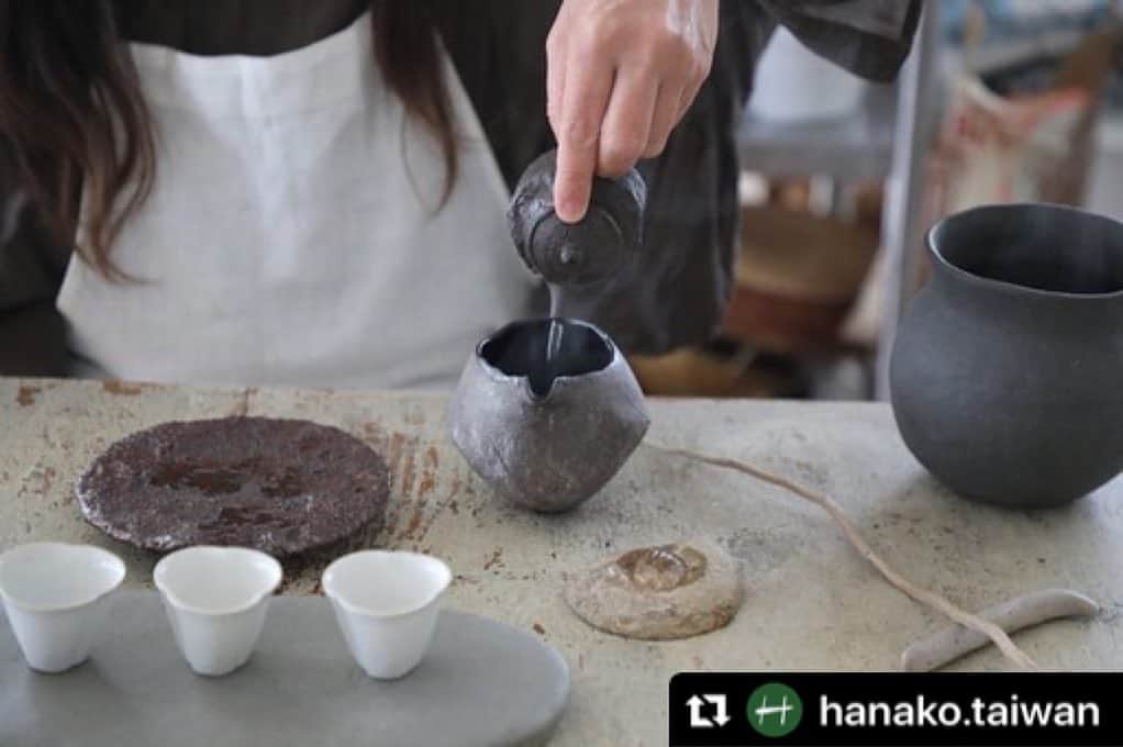 ハミルさんのインスタグラム写真 - (ハミルInstagram)「Hanako Taiwan @hanako.taiwan  謝謝😊✨🇹🇼 .  #Repost @hanako.taiwan with @make_repost ・・・ 10年前剛搬過來的時候，#福田春美 靠著手邊原本就有的零件以及從IKEA買的推車等隨處可見的親民道具，打造出了一個有溫度的廚房。因為有著非常舒適的居家空間，這也讓客人們每每造訪，一不小心就待久了。  因為工作的關係，足跡踏遍香港、台灣、巴黎和北海道的她，總會從當地帶回遇見的道具雜貨或是器皿，並納入她的廚房世界之中。照著做菜的流程拿出道具烹調，接著再取出碗盤承裝，春美小姐宛如廚房這個交響樂團的指揮家一般。東西放在哪裡全都她的腦袋裡：  #hanakotaiwan #一種廚房一種生活」4月30日 23時09分 - haruhamiru