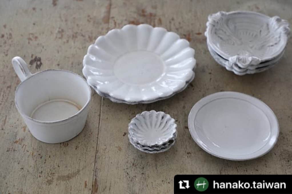 ハミルさんのインスタグラム写真 - (ハミルInstagram)「Hanako Taiwan @hanako.taiwan  謝謝😊✨🇹🇼 .  #Repost @hanako.taiwan with @make_repost ・・・ 10年前剛搬過來的時候，#福田春美 靠著手邊原本就有的零件以及從IKEA買的推車等隨處可見的親民道具，打造出了一個有溫度的廚房。因為有著非常舒適的居家空間，這也讓客人們每每造訪，一不小心就待久了。  因為工作的關係，足跡踏遍香港、台灣、巴黎和北海道的她，總會從當地帶回遇見的道具雜貨或是器皿，並納入她的廚房世界之中。照著做菜的流程拿出道具烹調，接著再取出碗盤承裝，春美小姐宛如廚房這個交響樂團的指揮家一般。東西放在哪裡全都她的腦袋裡：  #hanakotaiwan #一種廚房一種生活」4月30日 23時09分 - haruhamiru