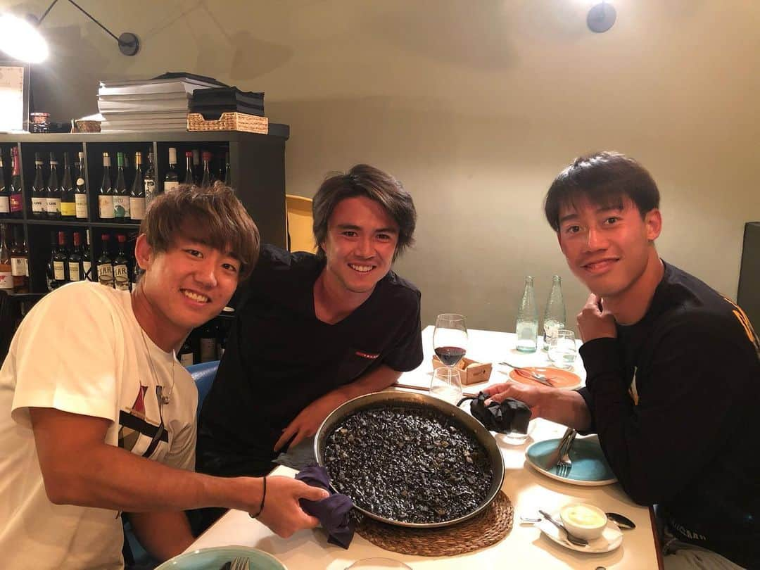 ダニエル太郎さんのインスタグラム写真 - (ダニエル太郎Instagram)「#tb collection of photos w/fellow players. Pic 1. Barcelona w/ Kei and Yoshi Pic 2. Casual stroll in Istanbul w/ Ben, Riki&Nick Pic 3. Pic with Naomi and Uchi Pic 4. Sexy together with Johnny Pic 5. Last practice with Ferru Pic 6. Roller coasters with Yuichi&Yoshi Pic 7. Not so white party with JP and Reidy Pic 8. Training camp in Okinawa」4月30日 23時45分 - tarodaniel