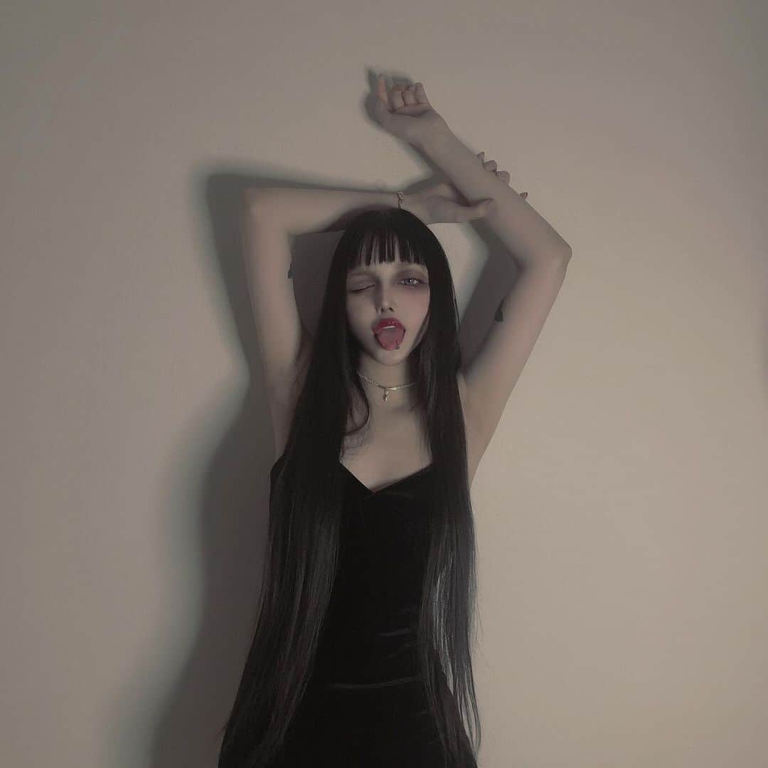 chiiiiiのインスタグラム：「🕷 --𝑡𝑟𝑎𝑝𝑝𝑒𝑑.」