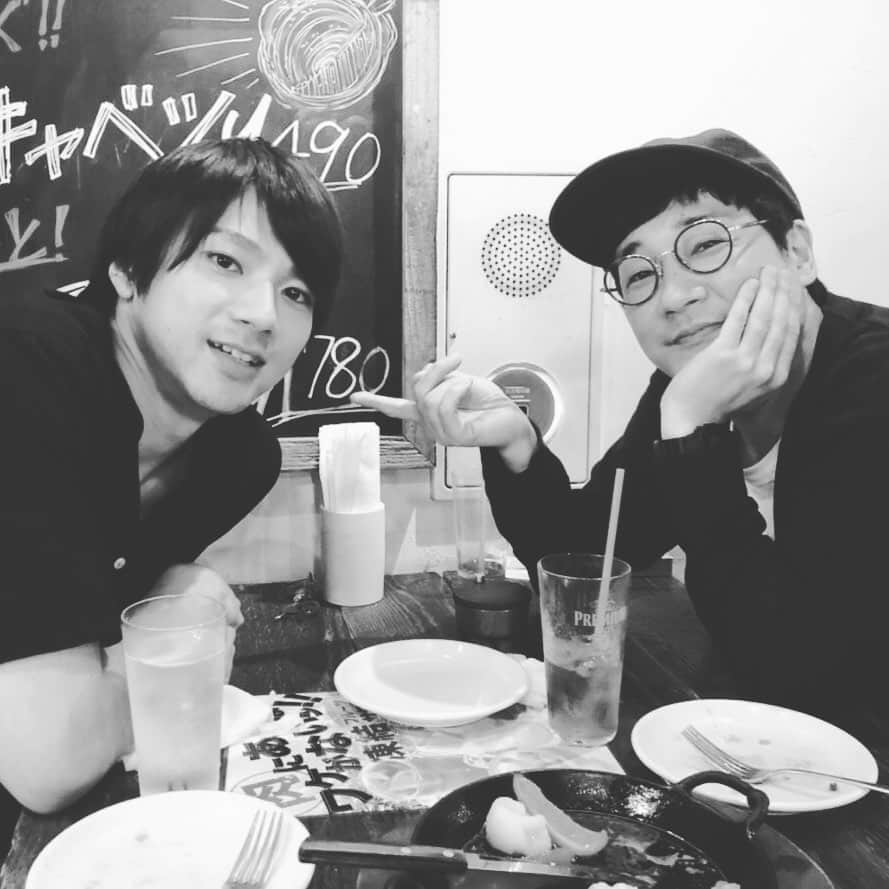 のインスタグラム：「はじめまして。安井順平です。 山田裕貴にそそのかされてインスタ始めました。始めさせられました。詳しくは私のツイッタをご参照ください。 そうです、その左側の男です。 インスタの概念とか全く理解してないですが、私は大丈夫なんでしょうか？ 無垢なインスタヴァージンなので優しくしてください。 裕貴とインスタライフをやるためだけに開設されたようなアカウントではありますが、ゆっくり慣れていければと思ってます。 皆さま、よろしくお願いします。 #初投稿 #これが本当に投稿出来てるのかも疑わしい」
