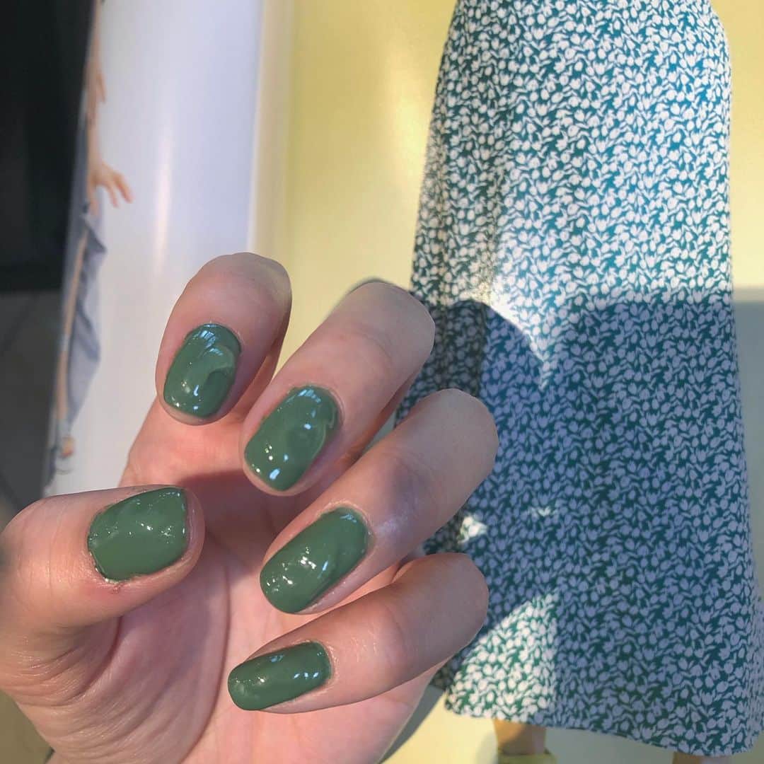 のインスタグラム：「#自分deネイル💅  ちゅるん🌿ってゆうのを作りたかったわけよ またはみ出てる。  #nail#nails #nailart #nailswag #nailpolish #nailsoftheday #naildesigns #nailporn #naildesign #nails2inspire #nailartclub」