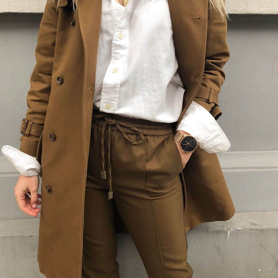 のインスタグラム：「This elegant timepiece really lives up to its name providing the perfect accessory for every outfit, from your Sunday best to Pj days in the living room🙊 Image via @merylmgi」