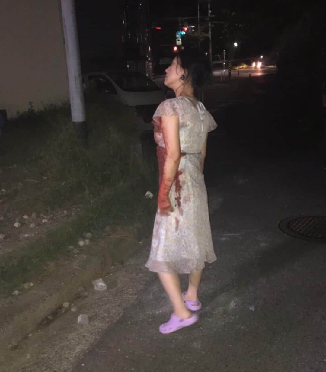 水谷千重子さんのインスタグラム写真 - (水谷千重子Instagram)「今日は友近ちゃん情報🙆‍♀️ 映画撮ってたみたいで完成したみたいよ👏👏『銃　2020』 このような世の中なので公開がまだはっきり決まってないんだけど ポスター見る限りちょっとバイオレンスな映画だわね‼️‼️ また詳細決まったらインスタグラムします🧑‍🦰🌟 #銃 #銃2020 #武正晴監督 #日南響子  #佐藤浩市 #加藤雅也 #吹越満 #血の花 #お隣さんを覗く」4月30日 16時03分 - mizutanichieko