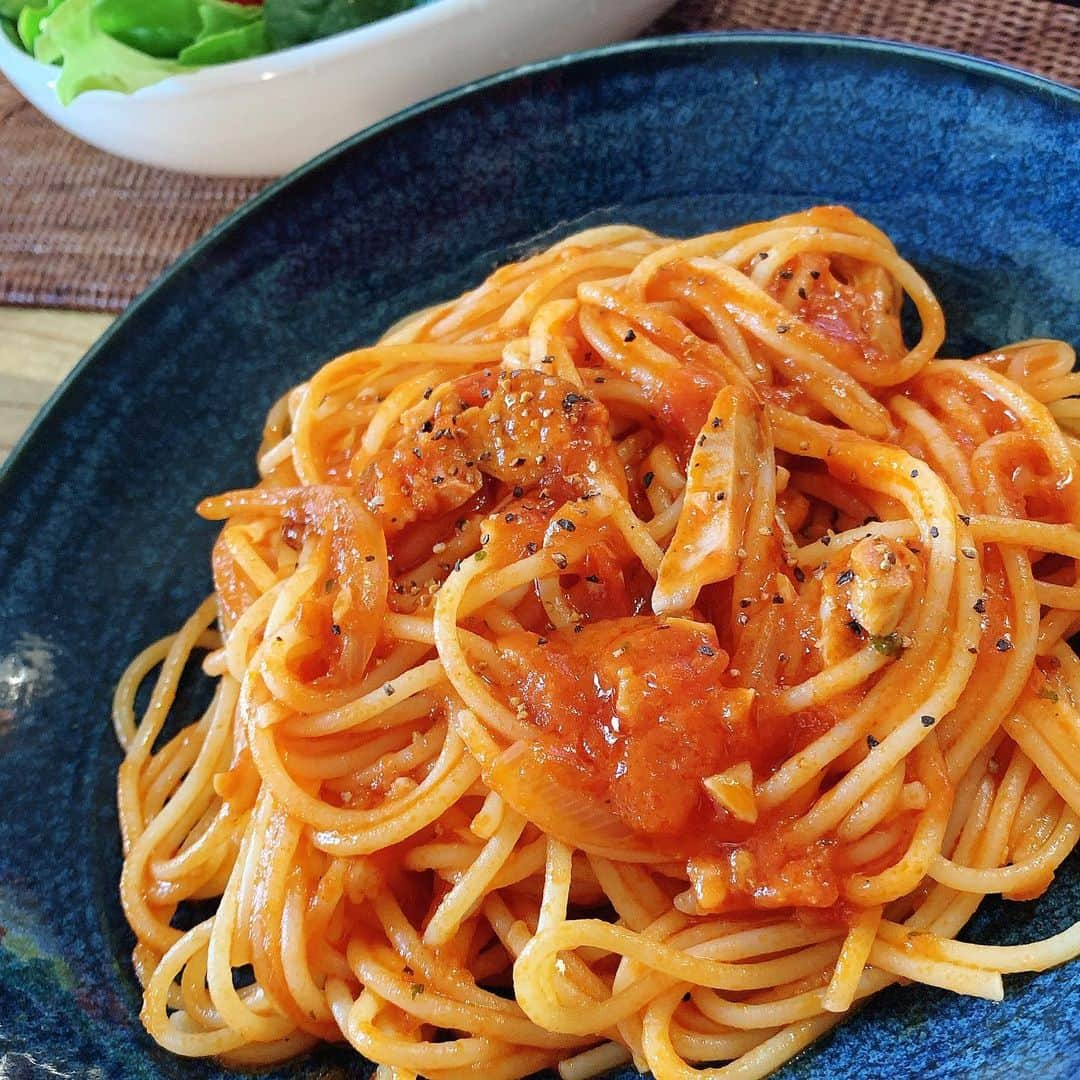 増田有華さんのインスタグラム写真 - (増田有華Instagram)「＊ 今日はクリームパスタ！昨日はトマトソースのパスタ！毎日パスタ笑 家だとにんにくたっっっぷり使えるので満足😚 クリームパスタにはトリュフを贅沢使い〜 全部の窓を全開にして風に当たりながらのランチ、気持ちいい〜🌱 ・ ・ ・ #増田飯ぃ #パスタソース #パスタ #クリームパスタ #つくりおきおかず  #つくりおきレシピ  #つくおき #健康オタク  #作り置きおかず  #作り置き冷凍 #食 #自炊 #おうちごはん #お家ご飯 #ひとりごはん #料理好き #体質改善 #cooking #cook #cooklife #smile #enjoy #beauty #eat #instagood #recipe #japanesegirl」4月30日 16時06分 - masuyuka_official