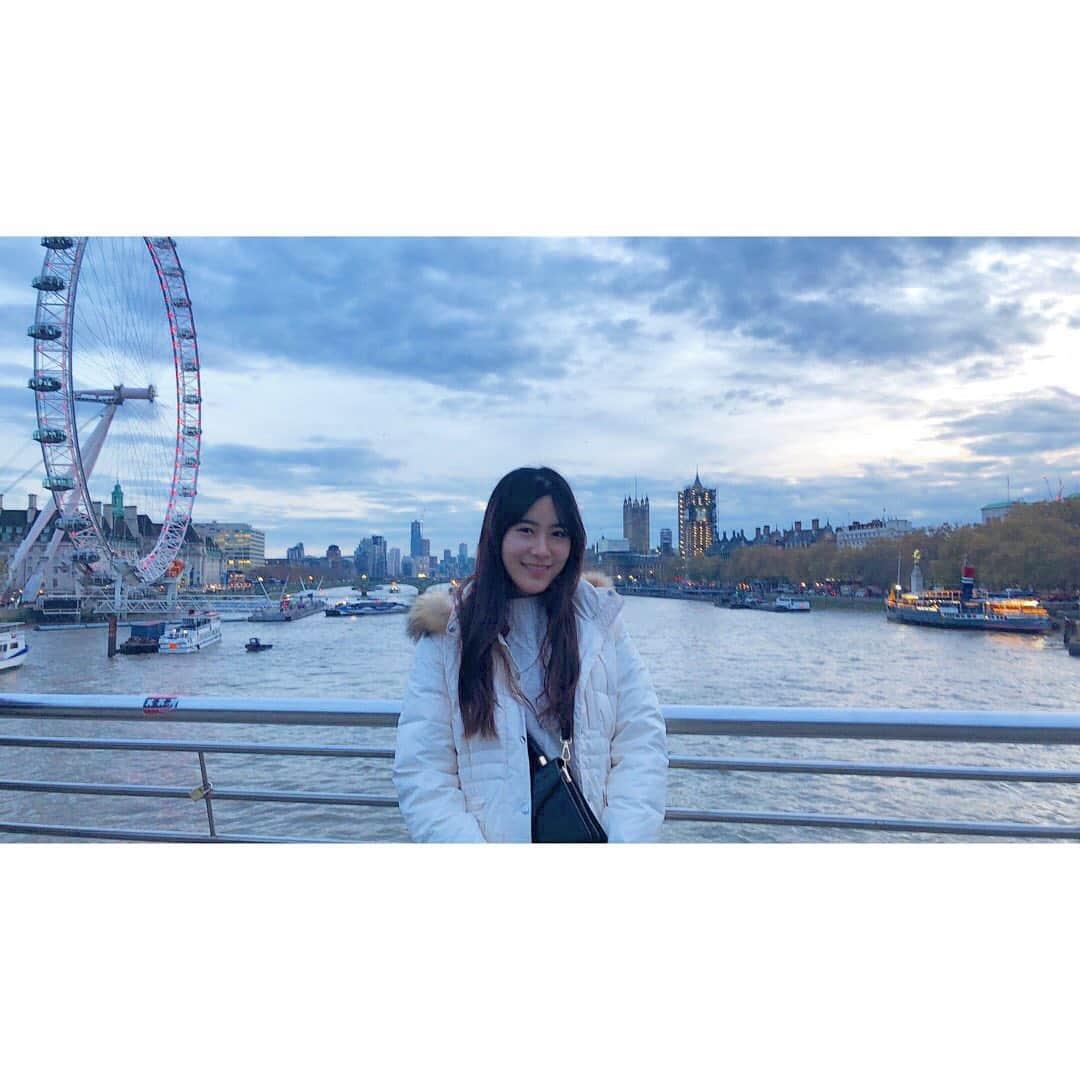 高木由麻奈さんのインスタグラム写真 - (高木由麻奈Instagram)「ここは、イギリスの職場から近くて﻿ 休憩中によくこの辺りを、お散歩していました☺️﻿ ﻿ これから、イギリスで私が経験したことを、﻿ たくさんの人に伝えたいと思っています🇬🇧﻿ YouTubeに投稿していく予定ですので、﻿ 是非チャンネル登録してお待ち下さいね🐰💐﻿ コメントも全部読んでいます!﻿ いつも、ありがとうございます✨﻿ ﻿ I was able to have a precious experience. ﻿ We have different culture. Culture is very important.﻿ But,It doesn't matter. It’s a heart that’s important.💓﻿ ﻿ #london #londoneye #ロンドン #イギリス生活」4月30日 16時06分 - yumana.t