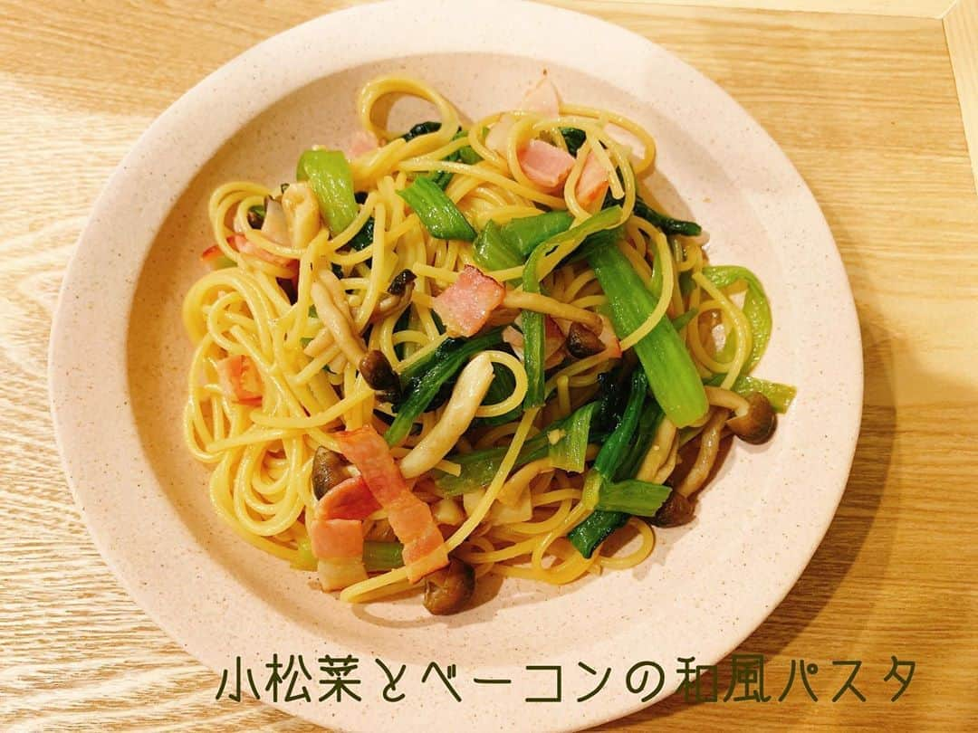 奥山レイカさんのインスタグラム写真 - (奥山レイカInstagram)「小松菜の使いどきが分からない🥬  #おうちごはん #料理 #うちごはん記録 #昼ごはん #小松菜 #しめじ #和風パスタ #おうちごはん部 #おうちランチ #おうち時間 #うつわ好き #よしざわ窯 #うつわのある暮らし」4月30日 16時14分 - rks631