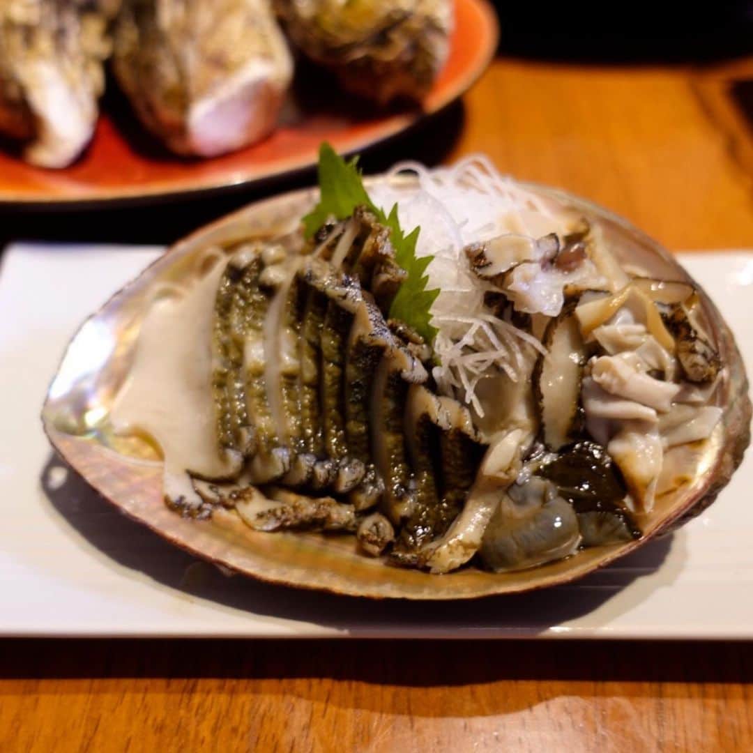 のインスタグラム：「アワビのお造り🥴 #魚捌ける系サッカー選手　#ステイホーム　#みんなでコロナを乗り越えよう」