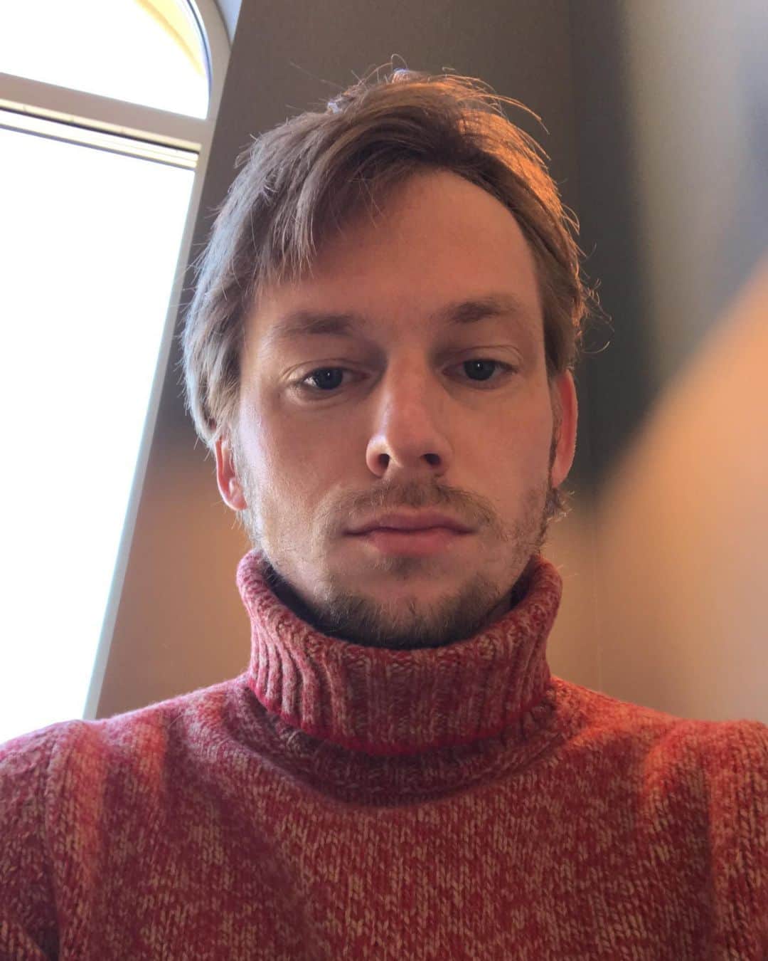 セルゲイ・ボロノフのインスタグラム：「Карантин 😒」