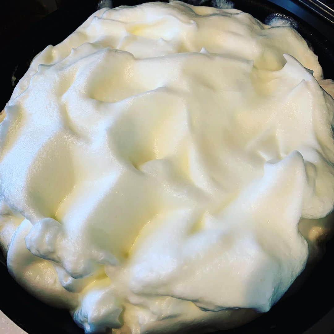 三森すずこのインスタグラム：「Baked meringue ハンペンみたいな仕上がりです。 醤油で食べましょう。 #mimomeals #みもみーる」