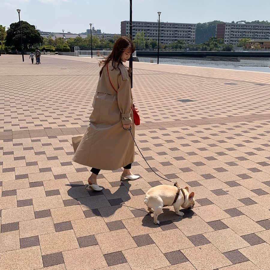 西谷菜々のインスタグラム：「.﻿ ちょこっとお散歩。🐾﻿ マスクは母作🐏 ﻿ outer @zoooy._tokyo  tops @uniqlo  pants @zara  shoes @dianashoespress  bag @jewelnarose_official × @__amanda8__ ﻿ #zoooytokyo」