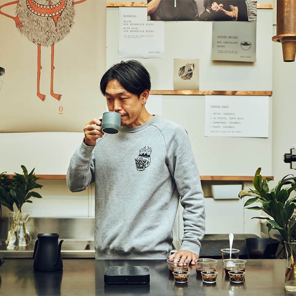 KINTOさんのインスタグラム写真 - (KINTOInstagram)「[Partner: Single O JAPAN]⁠⠀ 東京・両国にコーヒーロースタリーを構えるシドニー発のSingle O Japan（@single_ojapan）。日本にもこのコーヒーを広めたいという強い想いから、2014年12月に誕生しました。Single O JAPANではKINTOのプアオーバーケトルが使われており、KINTOオリジナルドリップバッグの製作にもパートナーとしてご参加いただきました。また、KINTOとのコラボレーションタンブラーも販売しています。⁠⠀ （詳しくはLinkin.bioをクリック @kintojapan）⁠⠀ ---⁠⠀ Single O Japan (@single_ojapan) was founded in 2014 as the Tokyo outpost of Single O based in Sydney. They use our POUR OVER KETTLE and they've also partnered with us to create KINTO's original coffee drip bag. They offer tumblers made in collaboration with KINTO as well.⁠⠀ (See Linkin.bio @kintojapan) ---⁠⠀ Share your KINTO items with #mykinto for a chance to be featured.⁠⠀ .⁠⠀ .⁠⠀ .⁠⠀ #kinto #キントー #singleo #coffeeroaster #specialtycoffee #tumbler #mybottle #zerowaste #mytumbler #waterbottle #simplelife #lifestyle #ecolife #タンブラー #マイボトル  #水筒 #ライフスタイル #シンプルデザイン #インテリア #暮らしの道具 #暮らしを楽しむ #シンプルな暮らし #丁寧な暮らし」4月30日 16時58分 - kintojapan