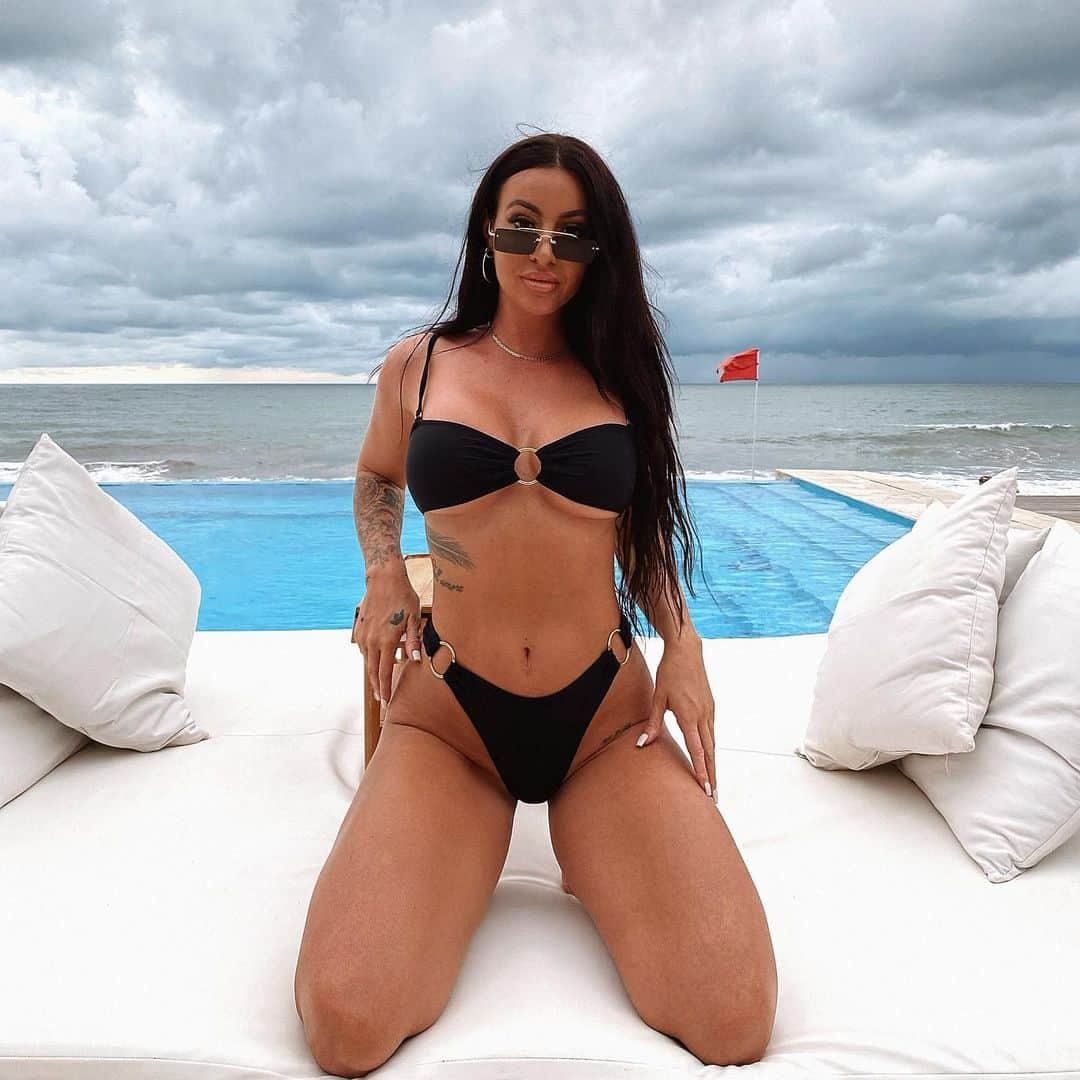 Steph Paccaさんのインスタグラム写真 - (Steph PaccaInstagram)「Something so calming about watching a storm roll in 🌪🌧😊」4月30日 17時18分 - steph_paccaa