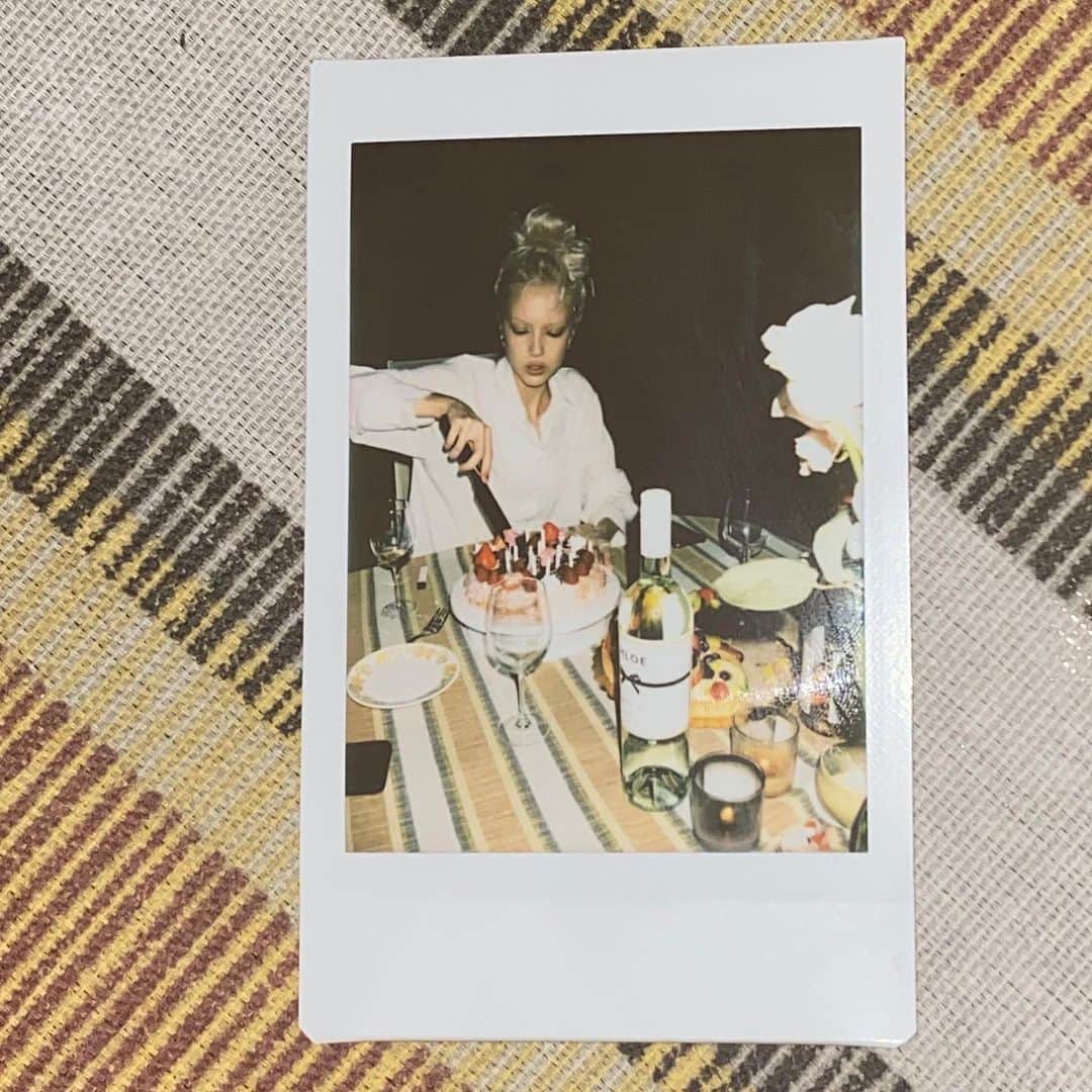 Sasha Supさんのインスタグラム写真 - (Sasha SupInstagram)「thank you for your birthday love💛 i’m very grateful for all of wishes 20🥺🍼」4月30日 17時29分 - ssupr
